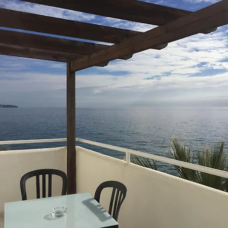 Fuentes De 아파트 네르하